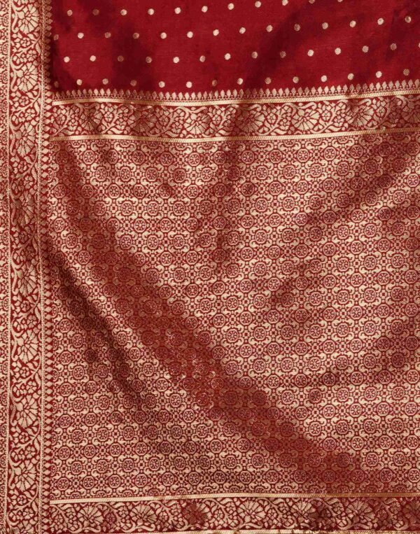 3590s254.jpg Maroon Silk Woven Banarasi Saree